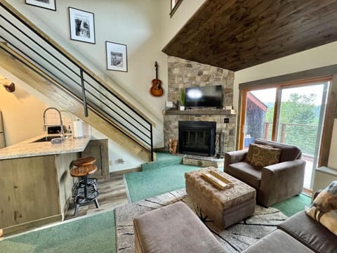 Condo at Lutsen Mtn, Ski in Ski out, Hike, Bike, Ski, Swim, etc House in Lutsen