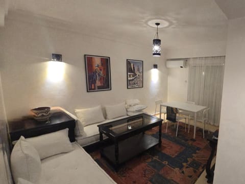 Bed, Living room, Photo of the whole room, Seating area, Dining area