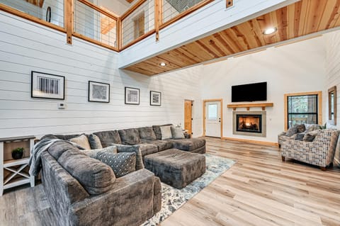 6 Mi to Broken Bow Lake Home with Game Room! House in Oklahoma