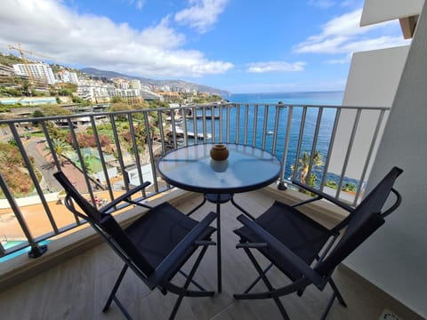 Natural landscape, View (from property/room), Balcony/Terrace, Dining area, Mountain view, Sea view