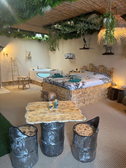 Hot Tub, Living room, Photo of the whole room, Seating area