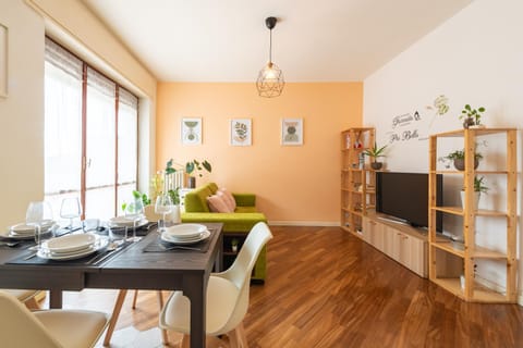 Communal lounge/ TV room, Living room, Dining area