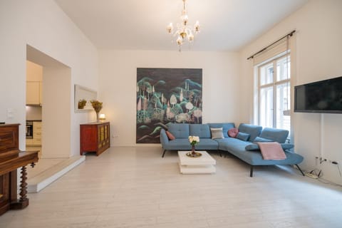 Communal lounge/ TV room, TV and multimedia, Living room