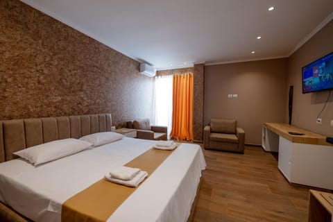 Bed, Photo of the whole room, Seating area, Bedroom