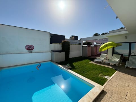 Garden, Garden view, Pool view, Swimming pool, sunbed