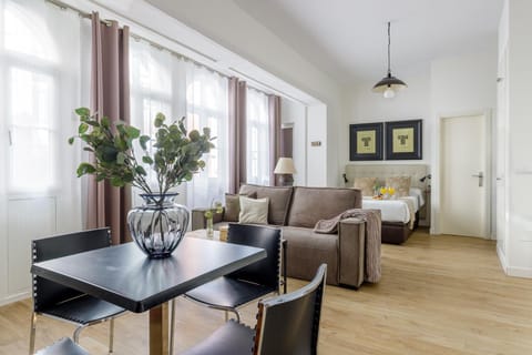Property building, Photo of the whole room