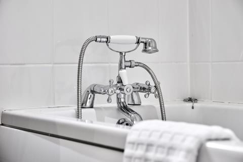 Loughside Lodge - Fermanagh 5 bed waterside bungalow House in Leitrim, Co. Leitrim, Ireland