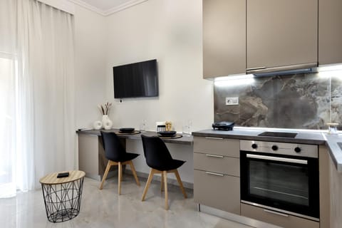 Kitchen or kitchenette, Dining area, stove