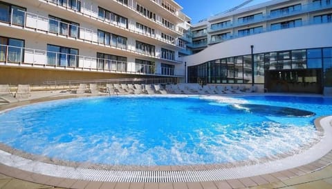 Property building, Day, Pool view, Swimming pool, sunbed