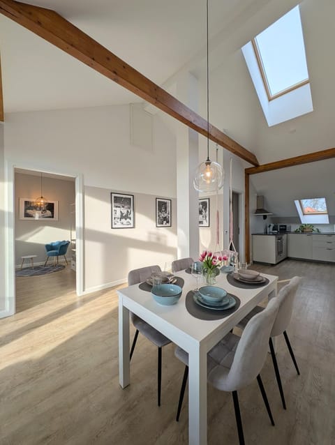 Dining area, kitchen