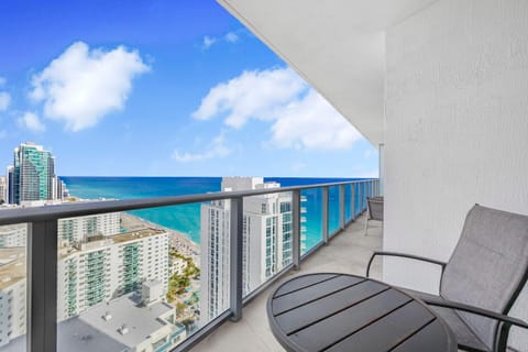 View (from property/room), Balcony/Terrace, Seating area, Sea view