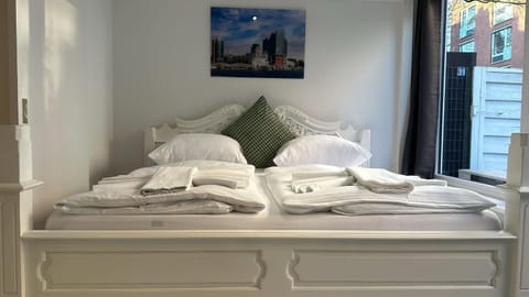 Bed, View (from property/room), Photo of the whole room, Bedroom, VIP