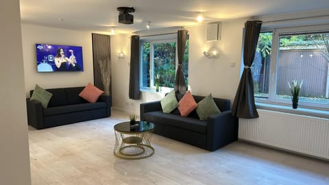 TV and multimedia, View (from property/room), Seating area, Bedroom, Entertainment