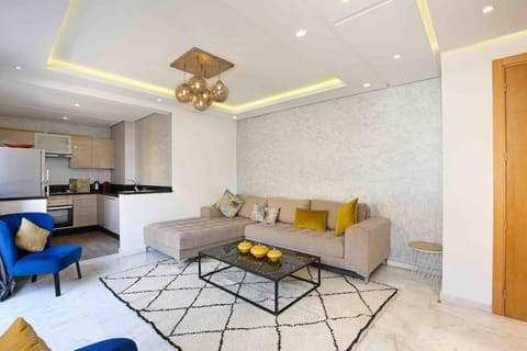 Kitchen or kitchenette, Living room, Seating area, Dining area, minibar, oven, pet friendly, stove