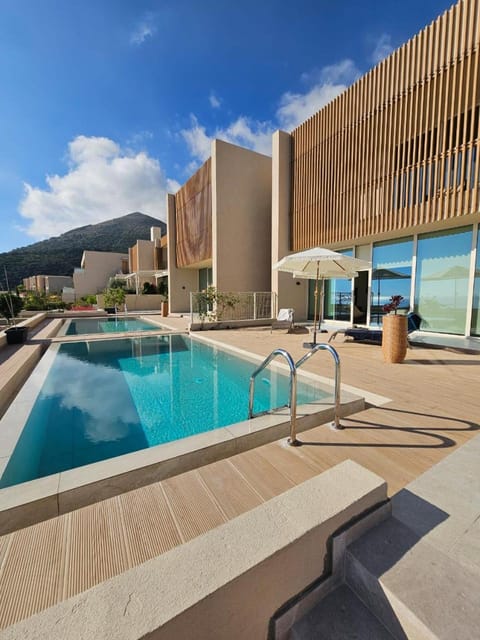Property building, Day, Balcony/Terrace, Pool view, Swimming pool, Swimming pool