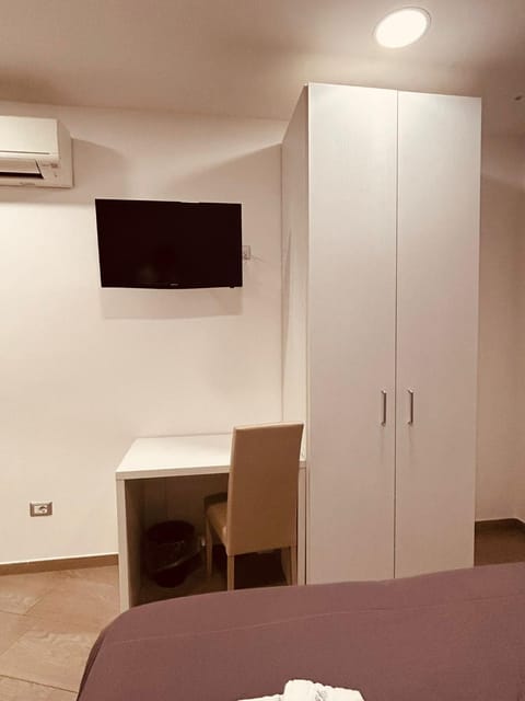 Bedroom, wardrobe