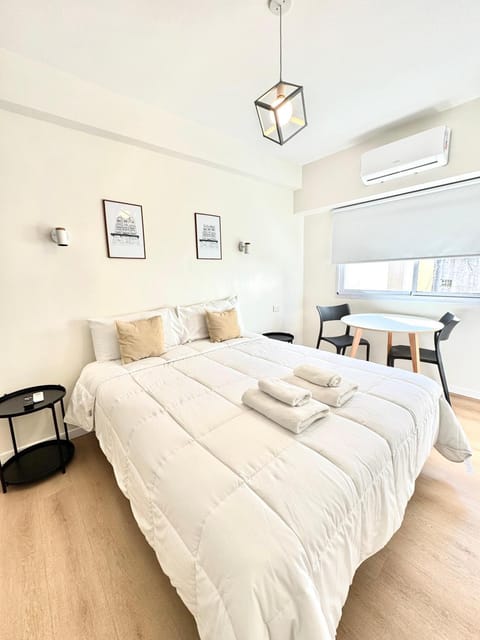 Bed, Living room, Photo of the whole room, Seating area, Bedroom, towels, air conditioner