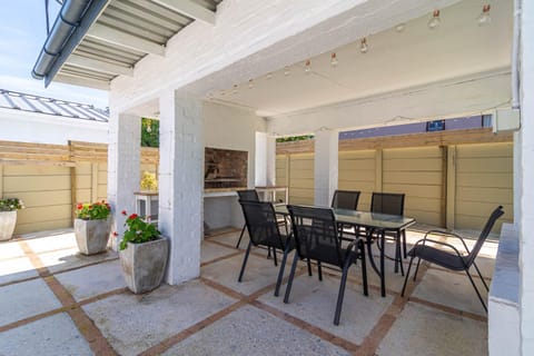 BBQ facilities, Balcony/Terrace, Seating area, Dining area