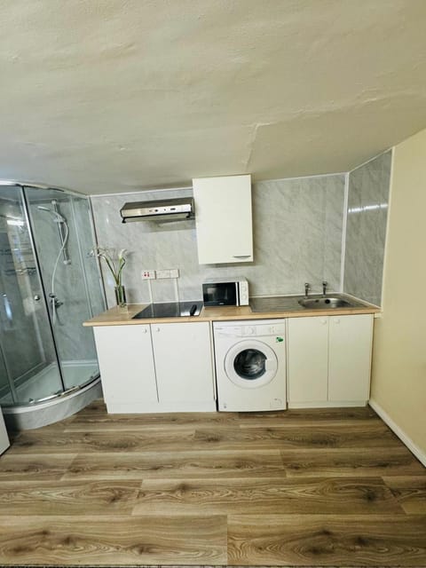 Indiana joes Apartment hotel in Warwick