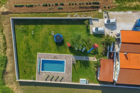 Day, Natural landscape, Bird's eye view, Garden, Garden view, Pool view, Swimming pool, sunbed