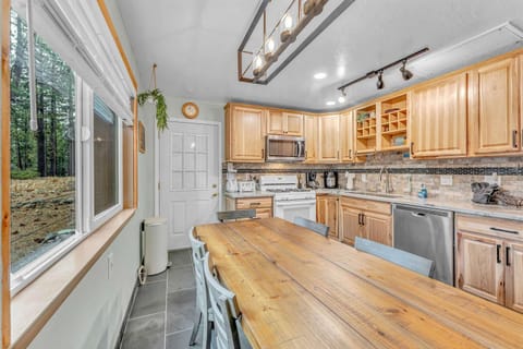 Tahoe City Retreat Forest Views and Fireplace House in Tahoe City