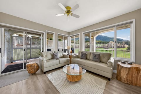 Living room, Seating area, Mountain view, fireplace