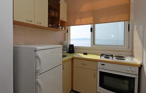 Day, Kitchen or kitchenette