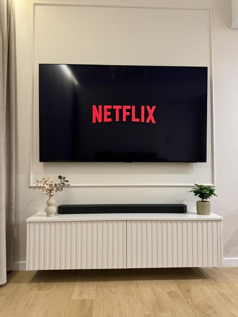 Communal lounge/ TV room, TV and multimedia, Evening entertainment