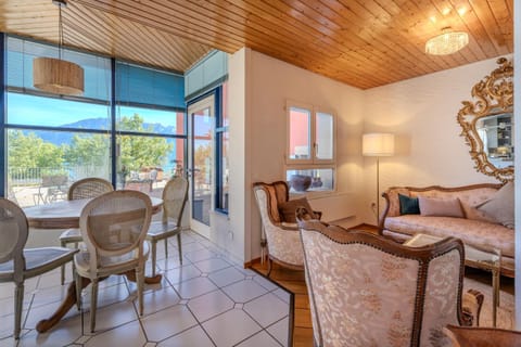 Lakeside-Apartment-2 Appartement avec une grande terrasse et vue panoramique sur le lac Apartment in Montreux