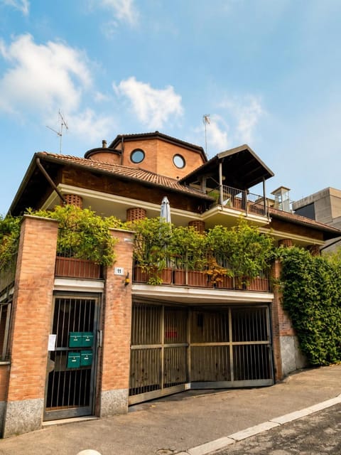 Property building, Day
