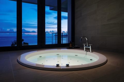 Natural landscape, Hot Tub, Bathroom, Sea view, Bath