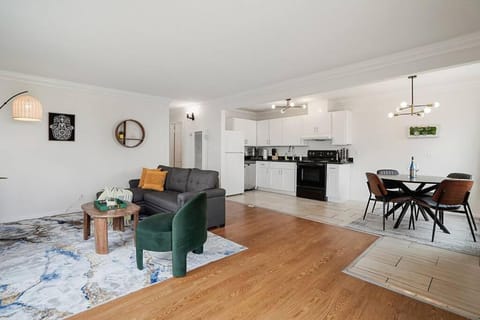 Charming 2Beds with Mountain & Ocean Views Apartment in Pacifica