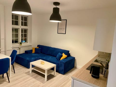 Living room, Seating area, kitchen