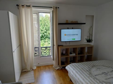 Beau studio dans une rue calme Apartment in Paris