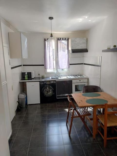 Beau studio dans une rue calme Apartment in Paris