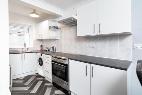 Kitchen or kitchenette, oven, stove, toaster, washing machine