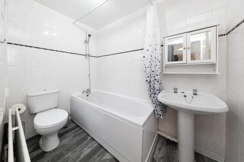 Shower, Toilet, Bathroom, Bath