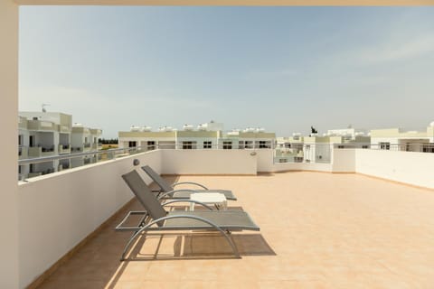 Balcony/Terrace, sunbed