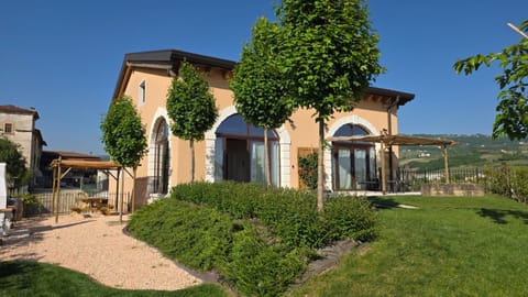 Property building, Patio, Facade/entrance, BBQ facilities, Garden