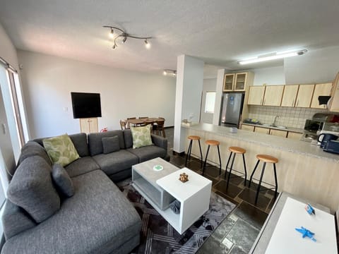 Communal lounge/ TV room, TV and multimedia, Living room, Seating area, Dining area