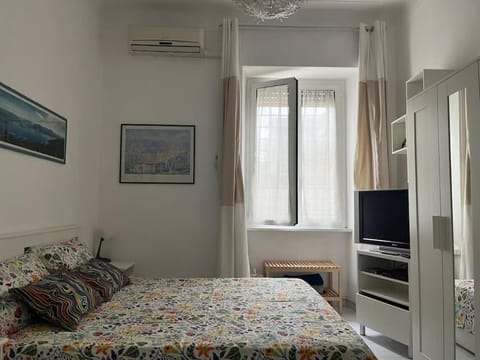 TV and multimedia, Photo of the whole room, Bedroom, air conditioner