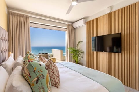 Bed, TV and multimedia, Photo of the whole room, Bedroom, Sea view