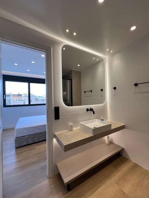 BlueMotion - CruiseNest Complex Apartment in Pireas