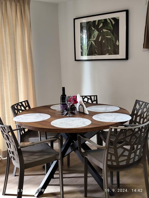 Seating area, Dining area