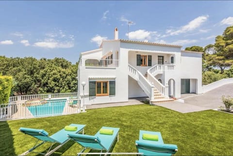 Property building, Patio, Garden, Garden view, Pool view, Swimming pool, sunbed