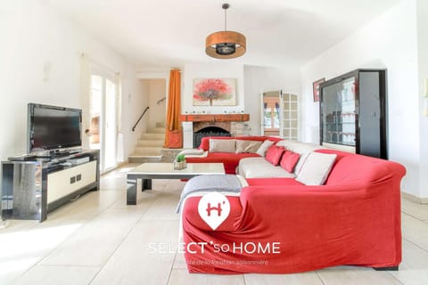 Communal lounge/ TV room, TV and multimedia, Living room, Seating area