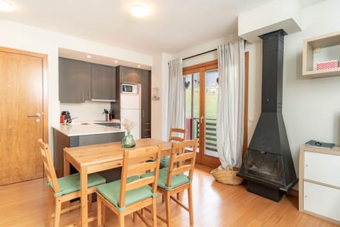 Kitchen or kitchenette, Living room, Dining area, fireplace, stove