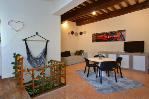 TV and multimedia, Living room, Seating area, Dining area, heating, internet