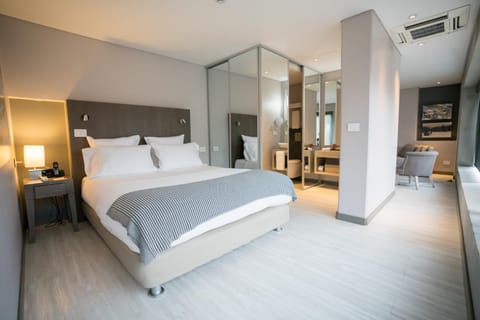 Bed, Photo of the whole room, Bedroom, wardrobe, air conditioner