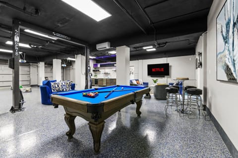 Luxury Private Beachfront Retreat Pool Game Room House in Bayshore Gardens